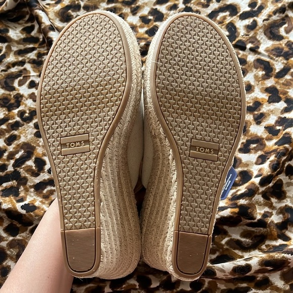 Brand New TOMS Natural Oxford Leather Neutral Espadrille Wedge Slingback Sandals - Picture 13 of 14